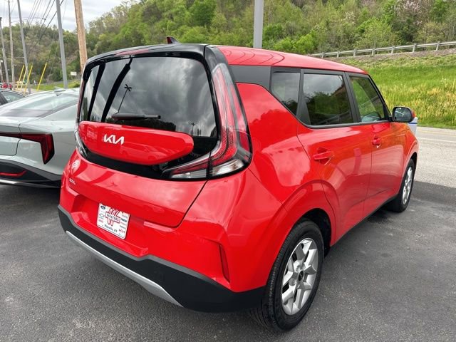 Used 2024 Kia Soul LX w/ Option Group 015 FWD image 2
