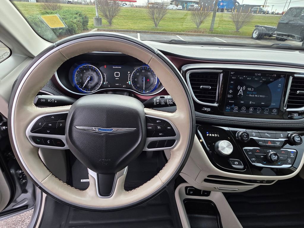 Used 2020 Chrysler Pacifica Limited image 15