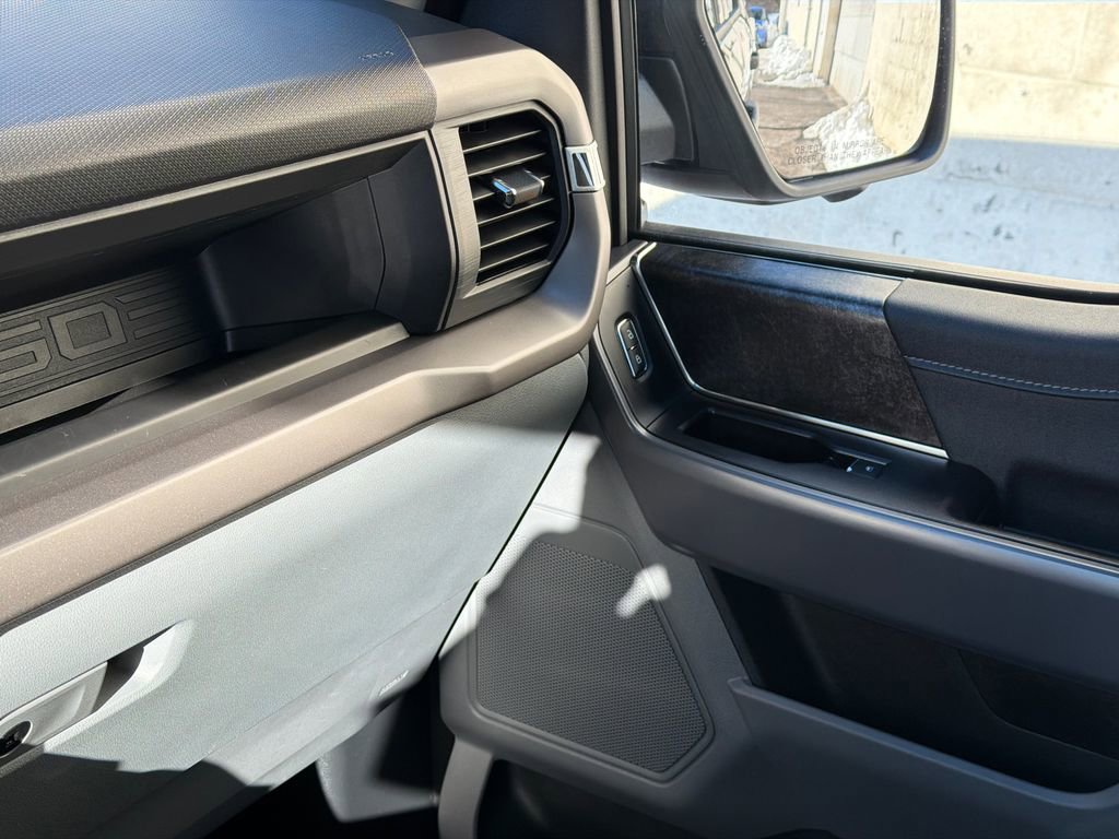 Used 2025 Ford F150 Lightning XLT image 31