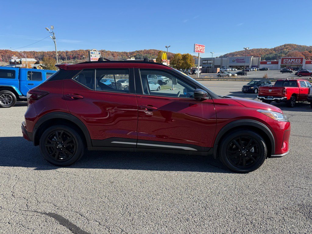 Used 2024 Nissan Kicks SR w/ SR Premium Package image 7