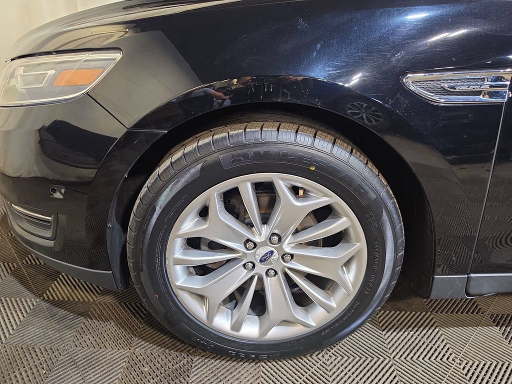 Used 2018 Ford Taurus Limited w/ Driver Assist Package FWD image 18