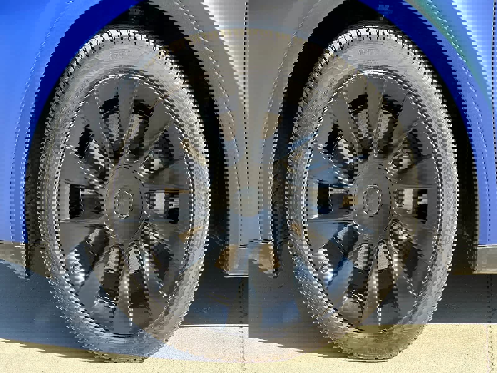 Used 2023 Tesla Model Y Long Range image 27