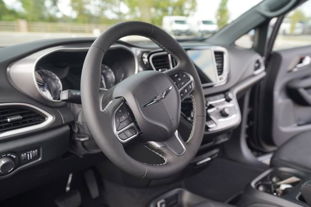 New 2026 Chrysler Voyager LX image 26