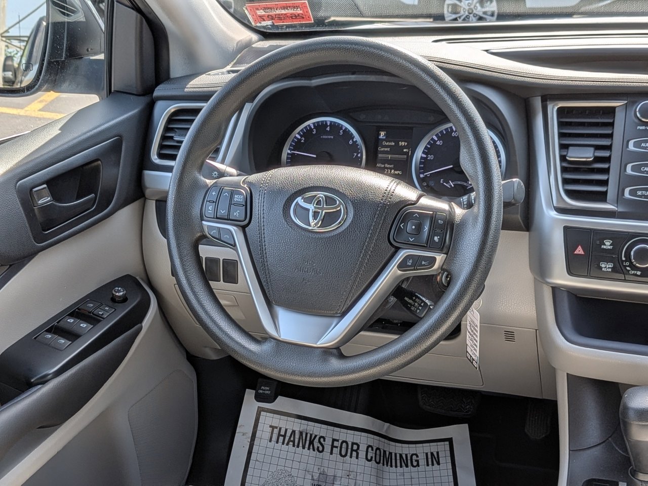 Used 2019 Toyota Highlander LE w/ Carpet Mat Package (TMS) AWD/4WD image 17