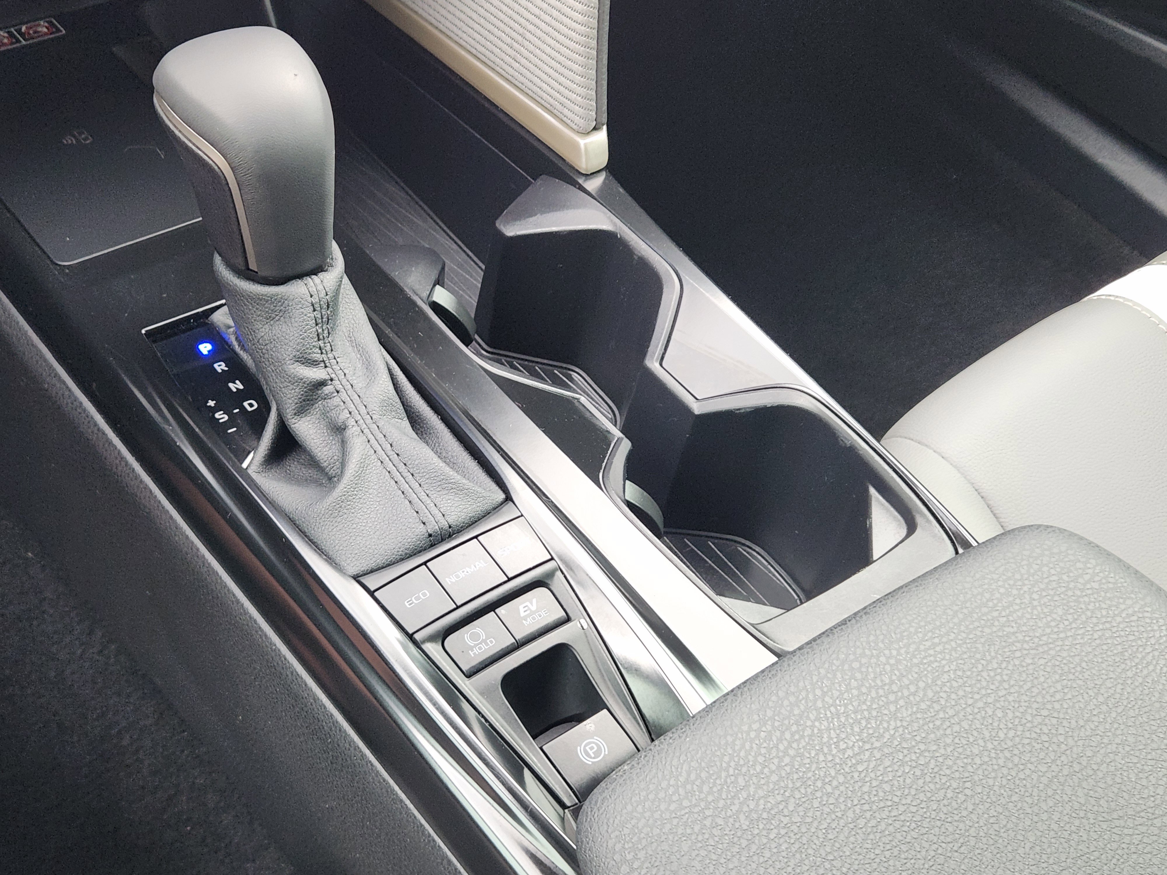 Used 2025 Toyota Camry SE w/ Multimedia Upgrade Package image 22