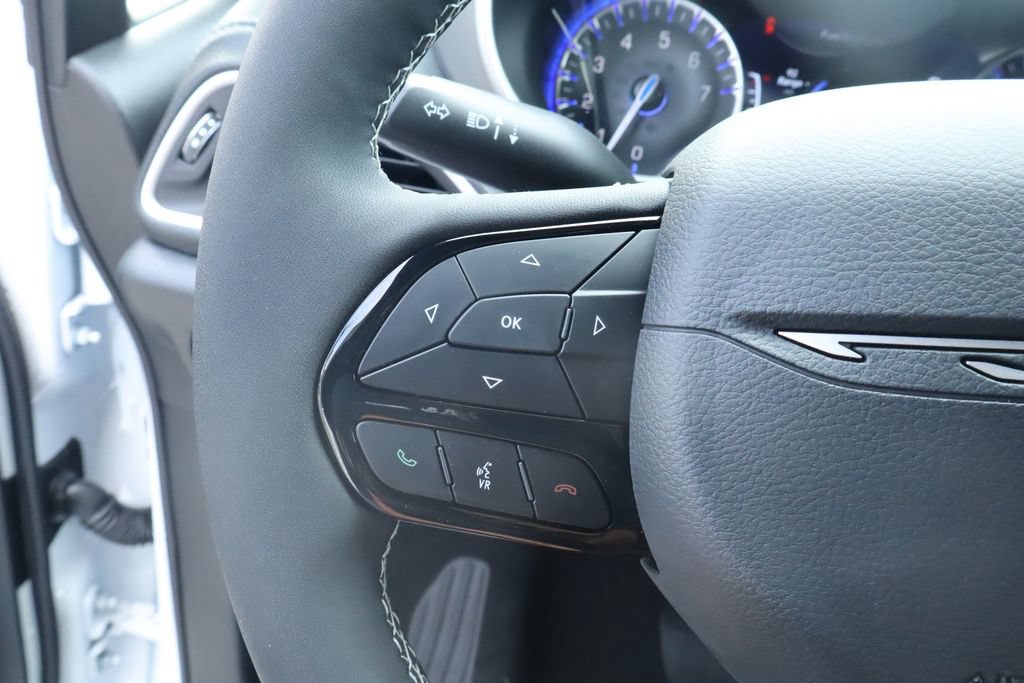 New 2027 Chrysler Pacifica Limited AWD/4WD image 19