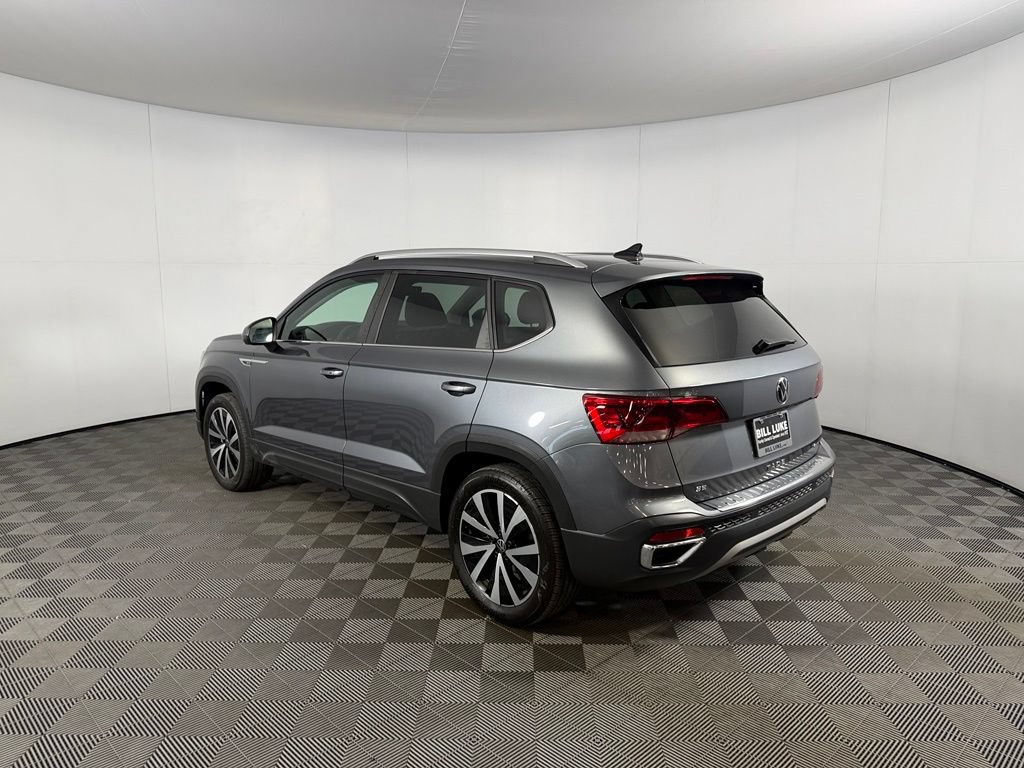 Used 2023 Volkswagen Taos SE w/ Panoramic Sunroof Package AWD/4WD image 9