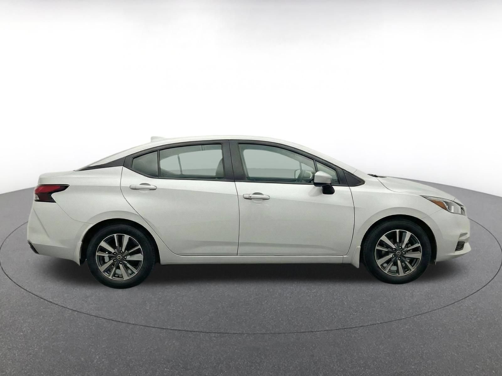 Used 2025 Nissan Versa SV FWD image 9