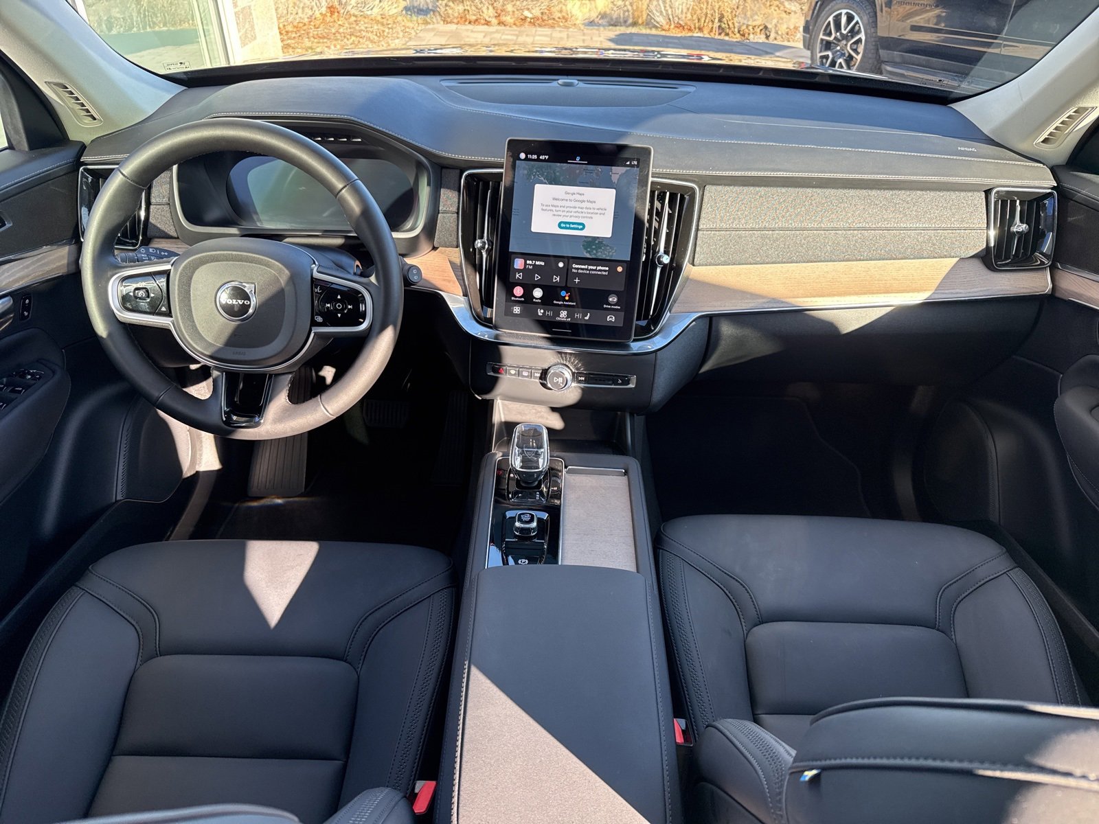 Certified 2025 Volvo XC90 B6 Plus image 16