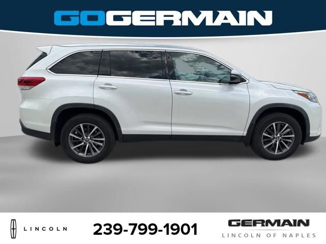 Used 2019 Toyota Highlander XLE w/ Carpet Mat Package (TMS) AWD/4WD image 8
