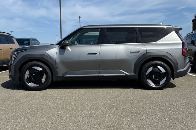 Certified 2024 Kia EV9 Light Long Range RWD image 9