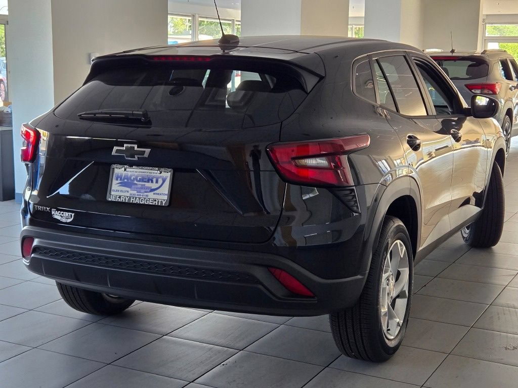 New 2026 Chevrolet Trax LS w/ LS Convenience Package FWD image 9