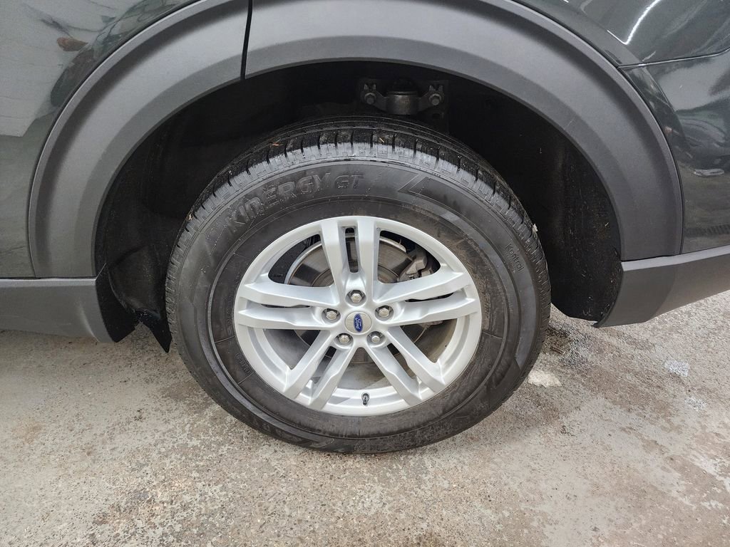 Used 2023 Ford Explorer XLT w/ Equipment Group 202A AWD/4WD image 38
