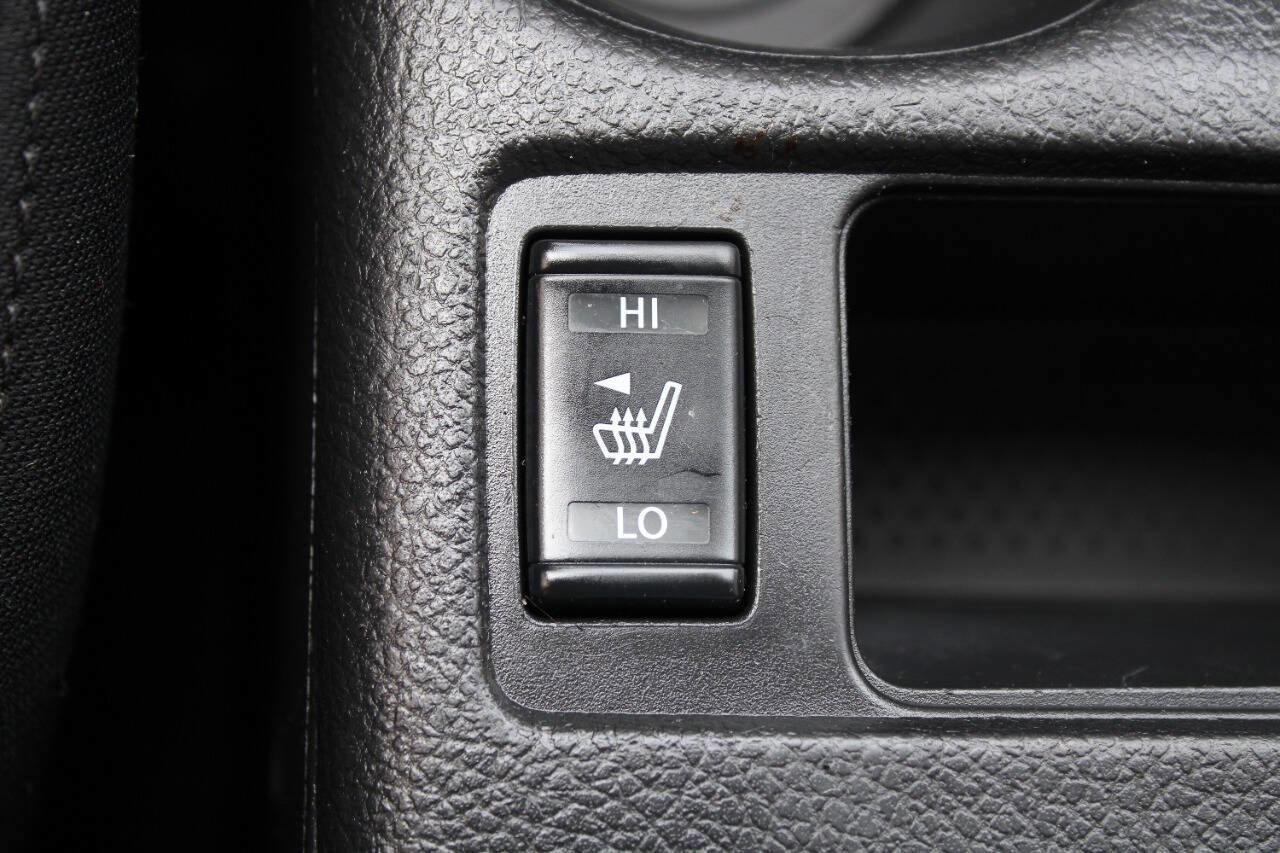 Used 2019 Nissan Rogue SV image 41