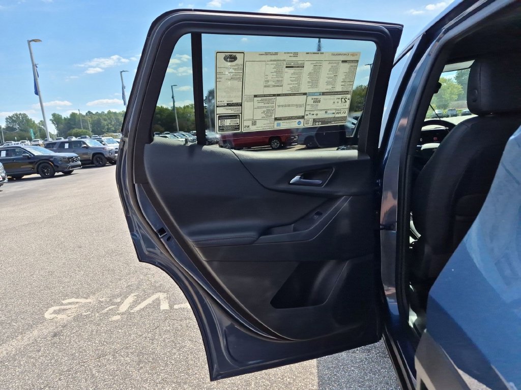 New 2027 Chevrolet Equinox LT w/ Convenience Package II FWD image 30