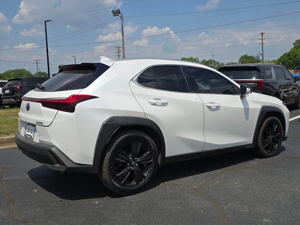 Used 2019 Lexus UX 200 w/ Premium Package FWD image 3