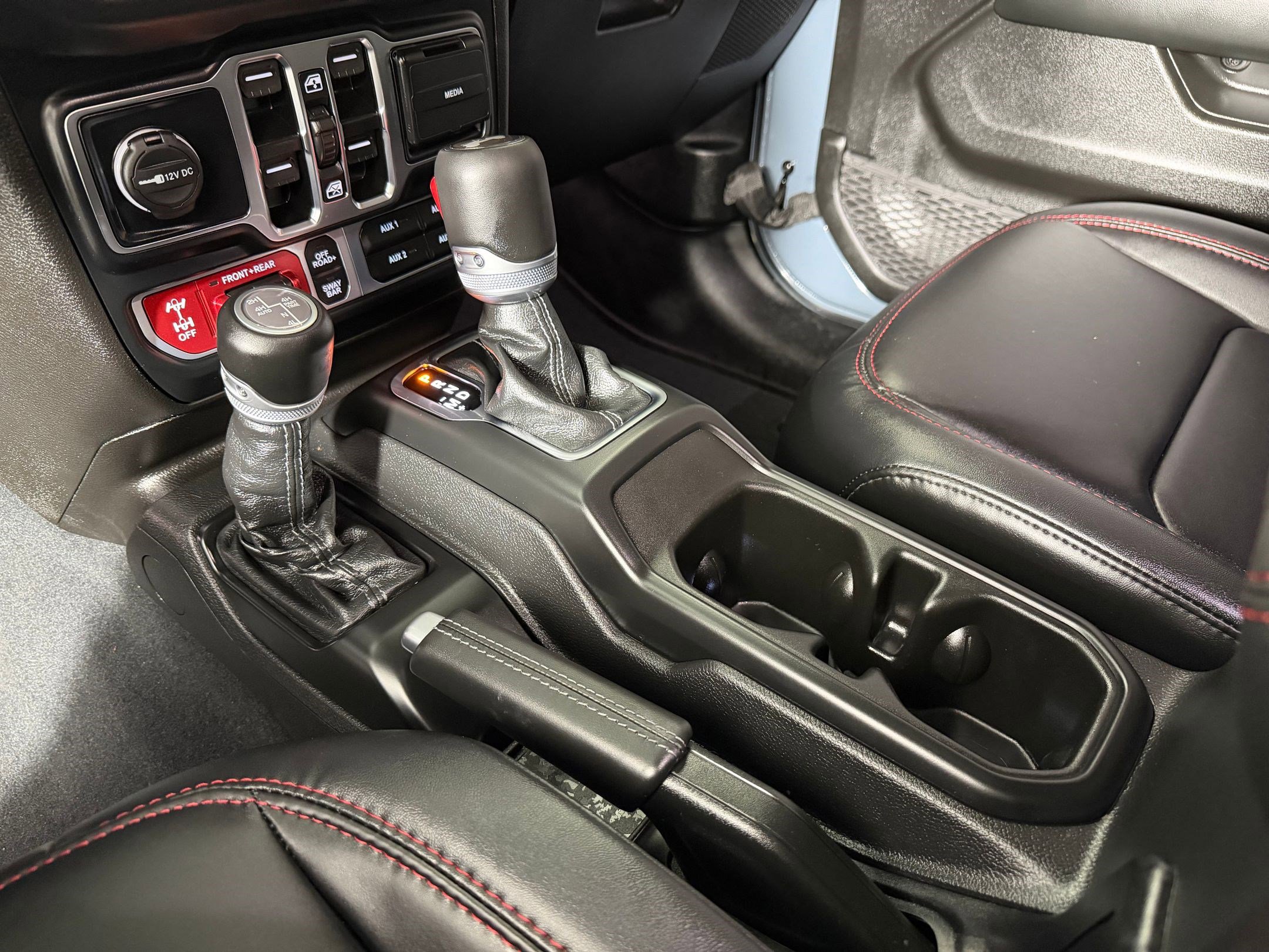 Used 2024 Jeep Wrangler Unlimited Rubicon AWD/4WD image 15
