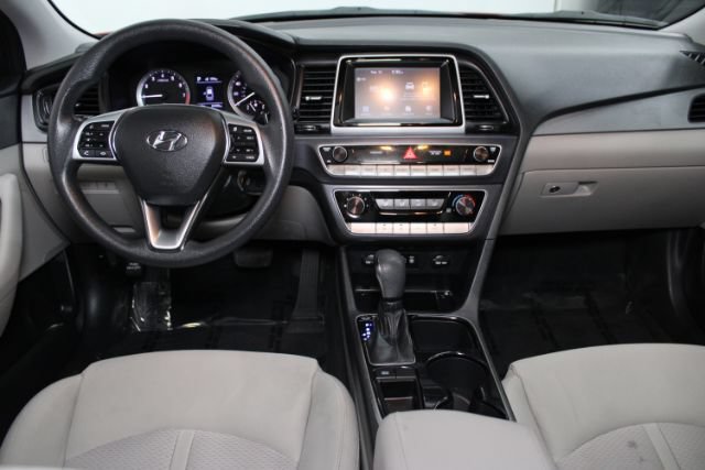 Used 2019 Hyundai Sonata SE FWD image 2