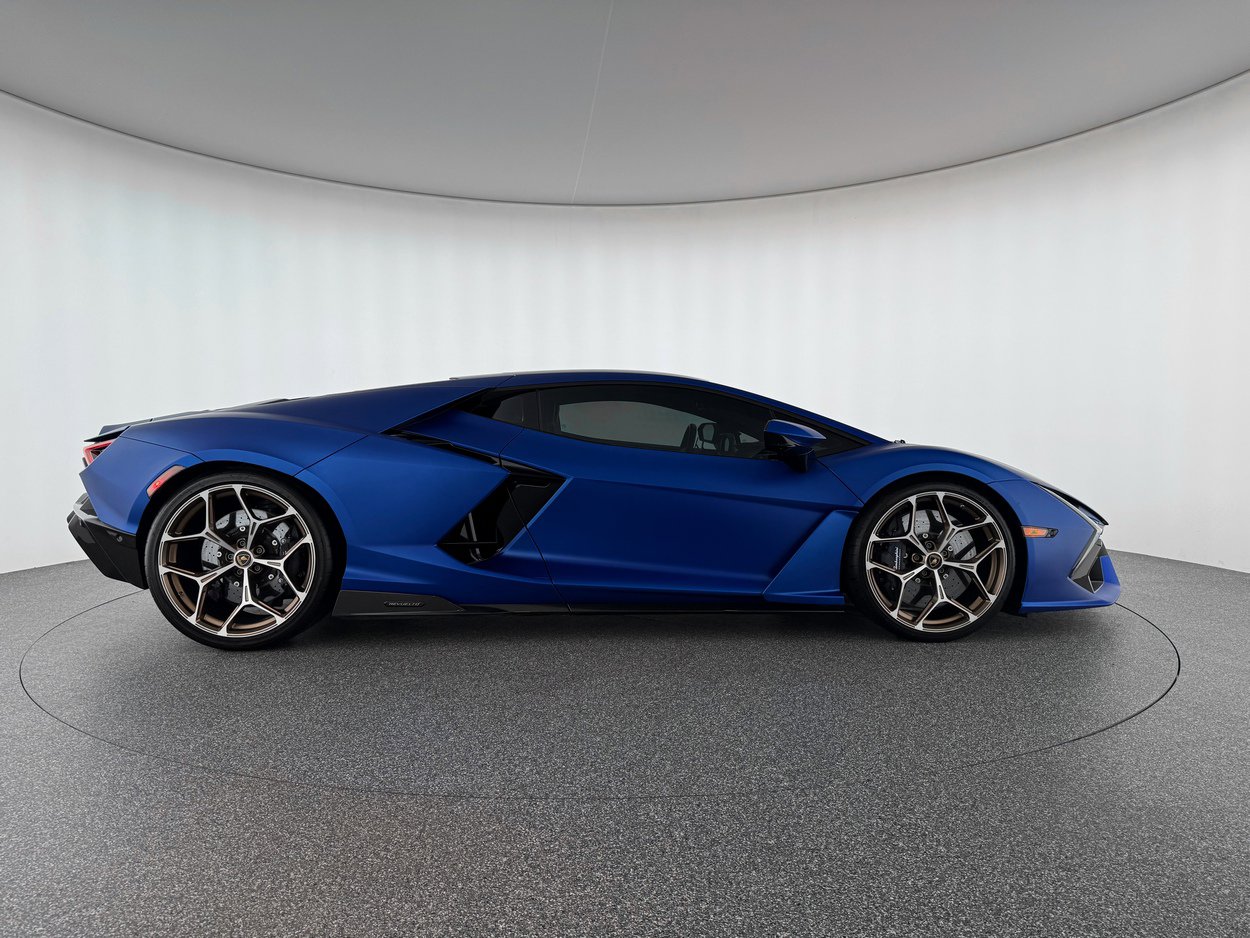 Used 2025 Lamborghini Revuelto image 7