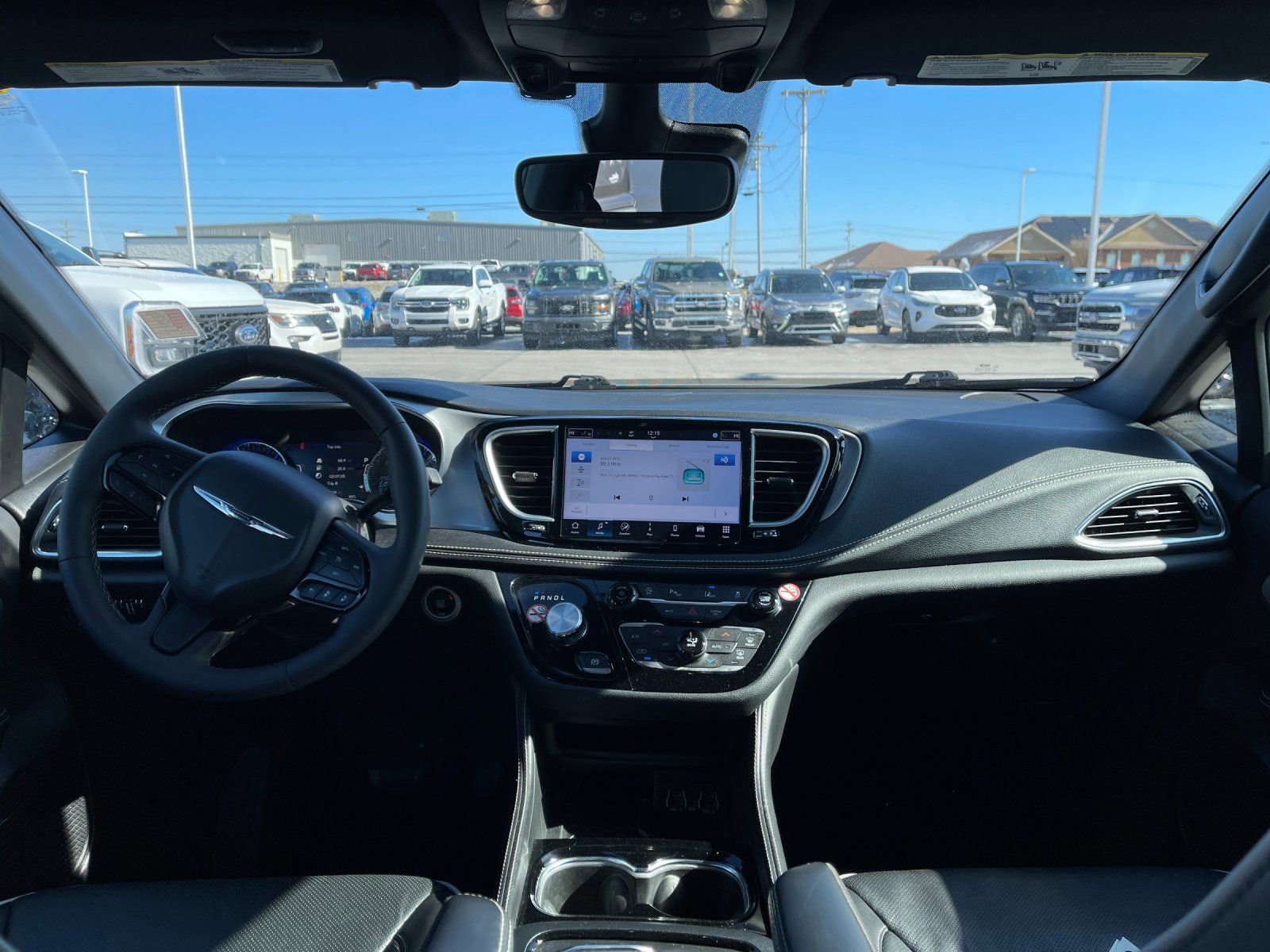 Used 2025 Chrysler Pacifica Limited image 10