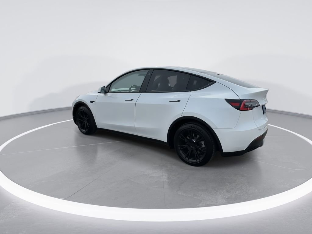 Used 2021 Tesla Model Y Long Range image 8