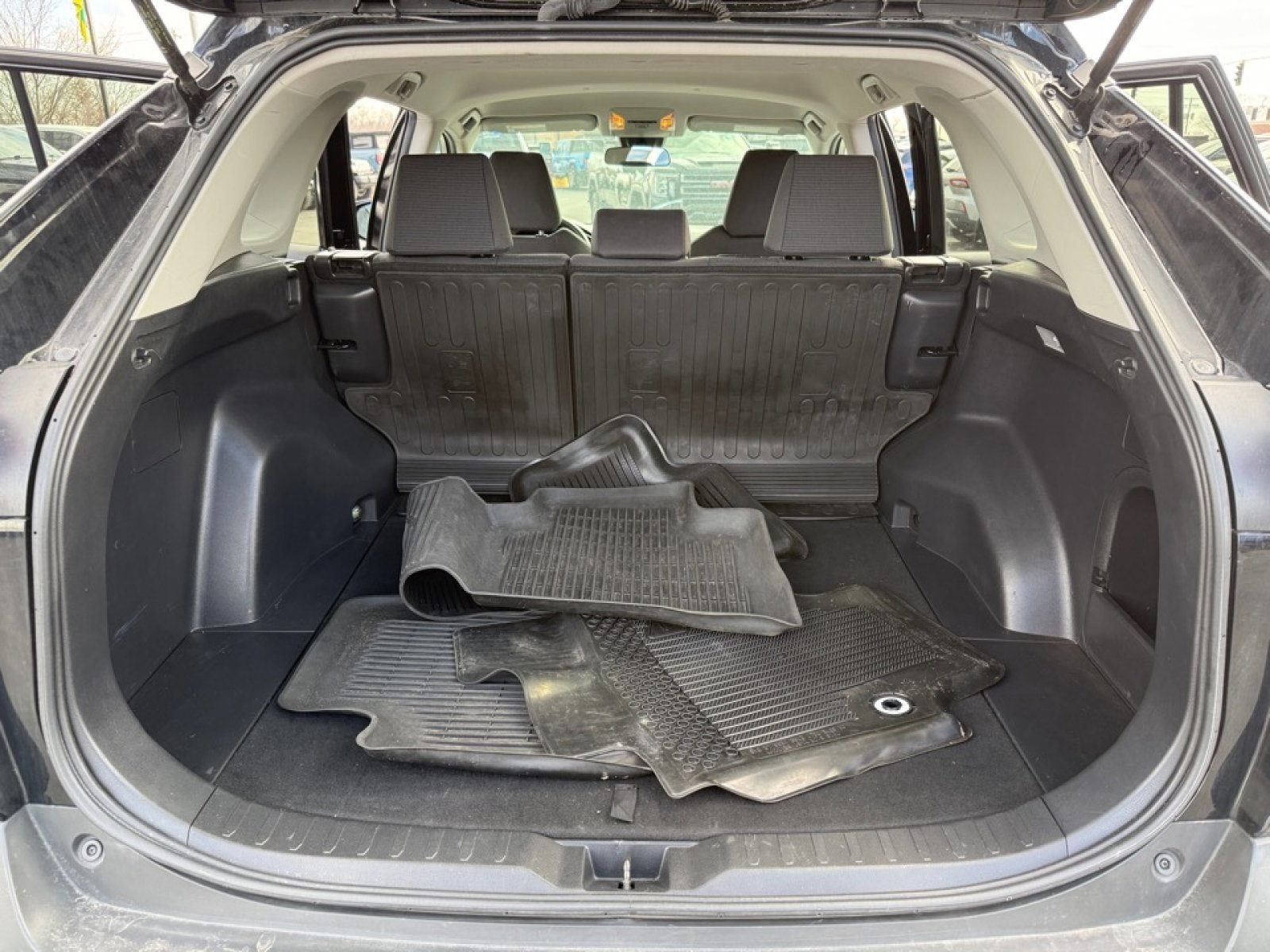 Used 2021 Toyota RAV4 LE AWD/4WD image 30