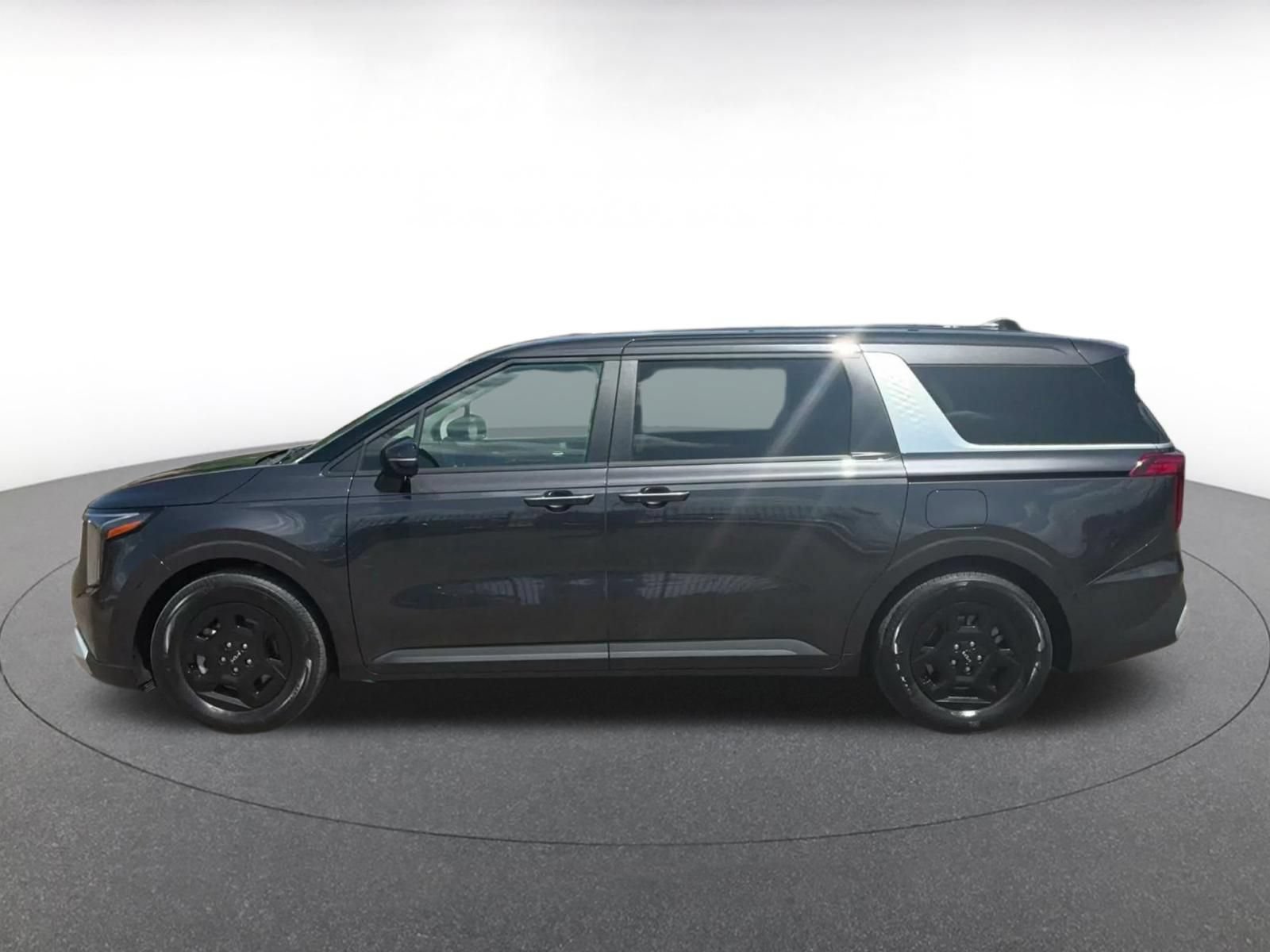 Used 2026 Kia Carnival FWD image 7