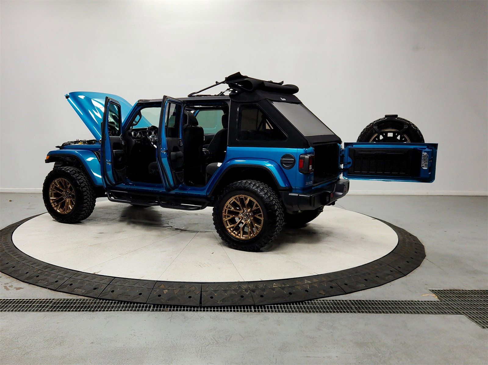 Used 2020 Jeep Wrangler Unlimited Sahara image 13