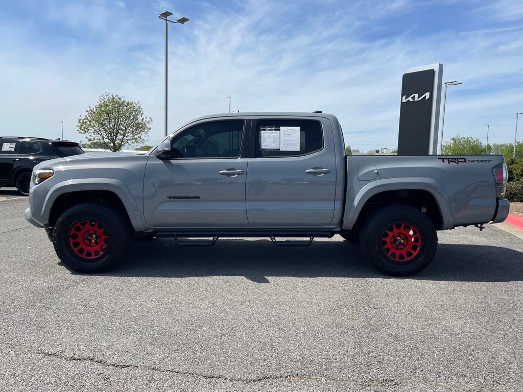 Used 2020 Toyota Tacoma TRD Sport w/ Technology Package image 4