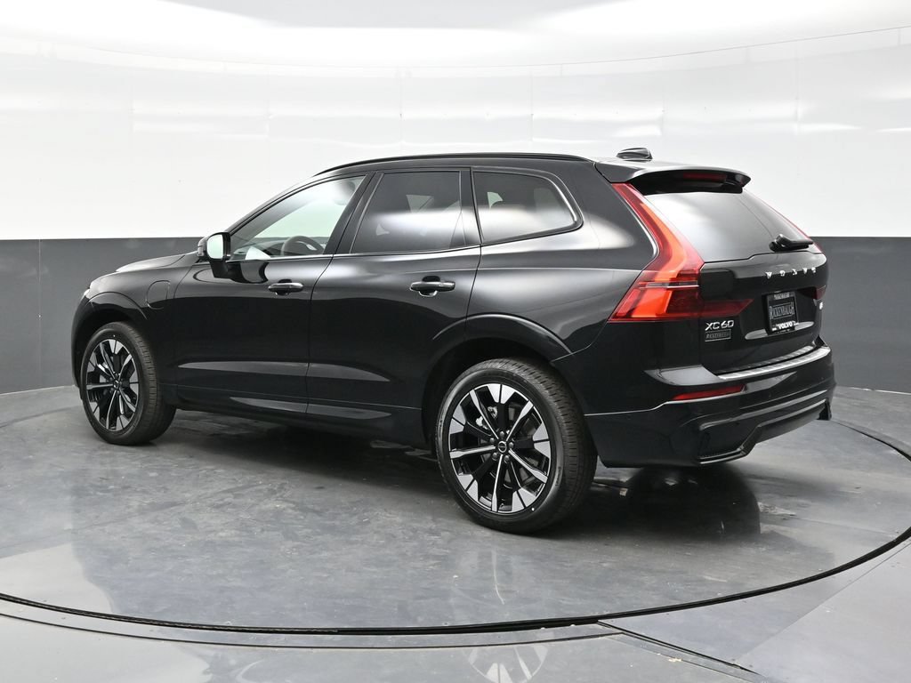 New 2026 Volvo XC60 T8 Plus w/ Climate Package PRO AWD/4WD image 4