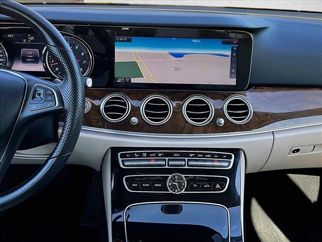 Used 2017 Mercedes-Benz E 300 4MATIC image 8