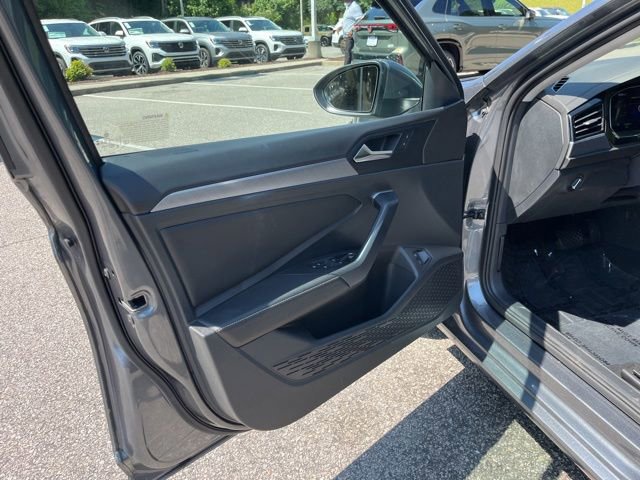 Used 2024 Volkswagen Jetta SE FWD image 5