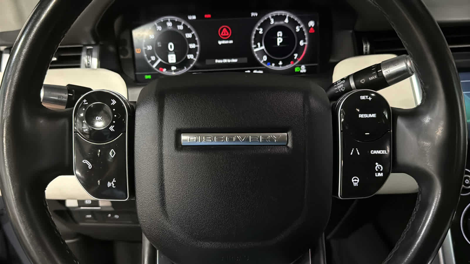 Used 2020 Land Rover Discovery Sport SE AWD/4WD image 9