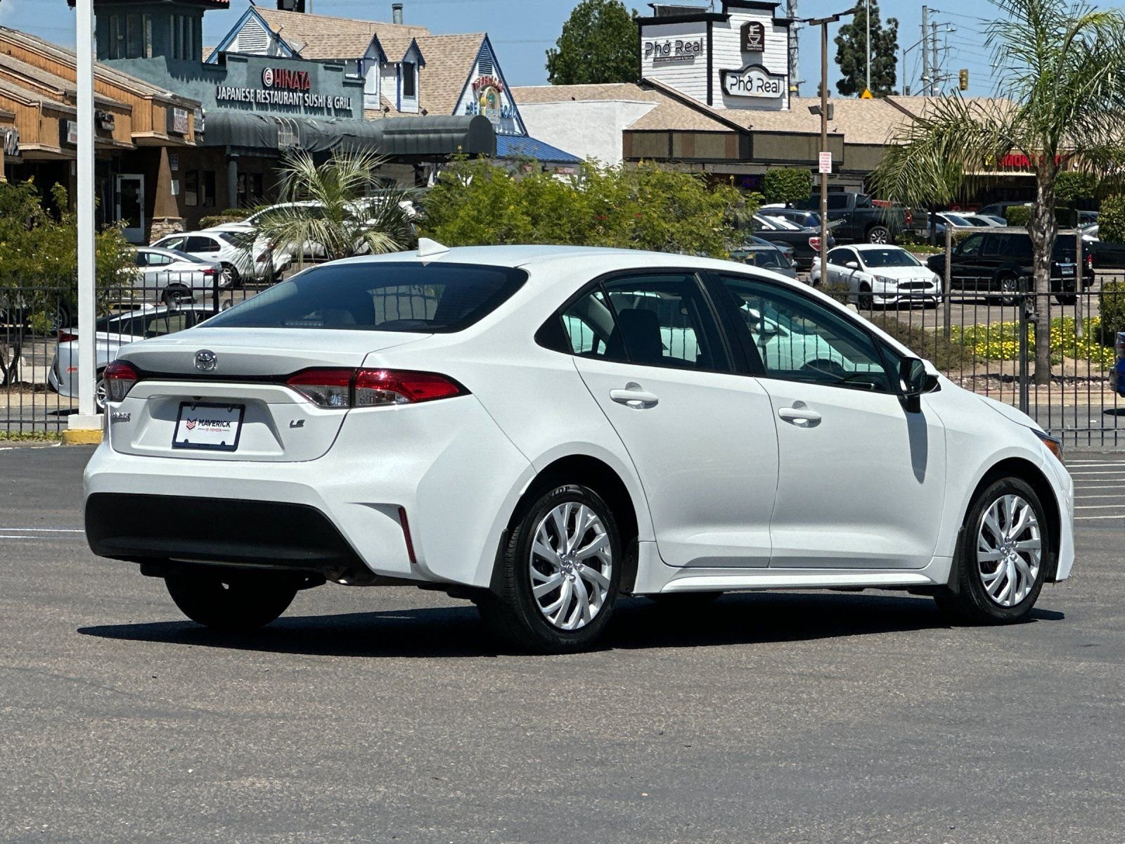 Used 2025 Toyota Corolla LE FWD image 5