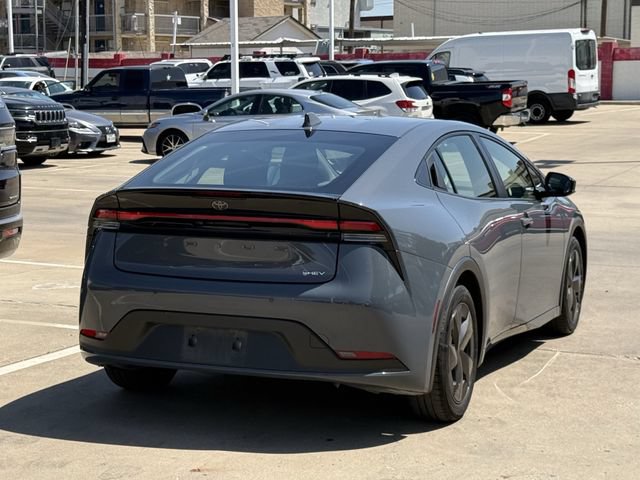 Used 2025 Toyota Prius LE FWD image 4