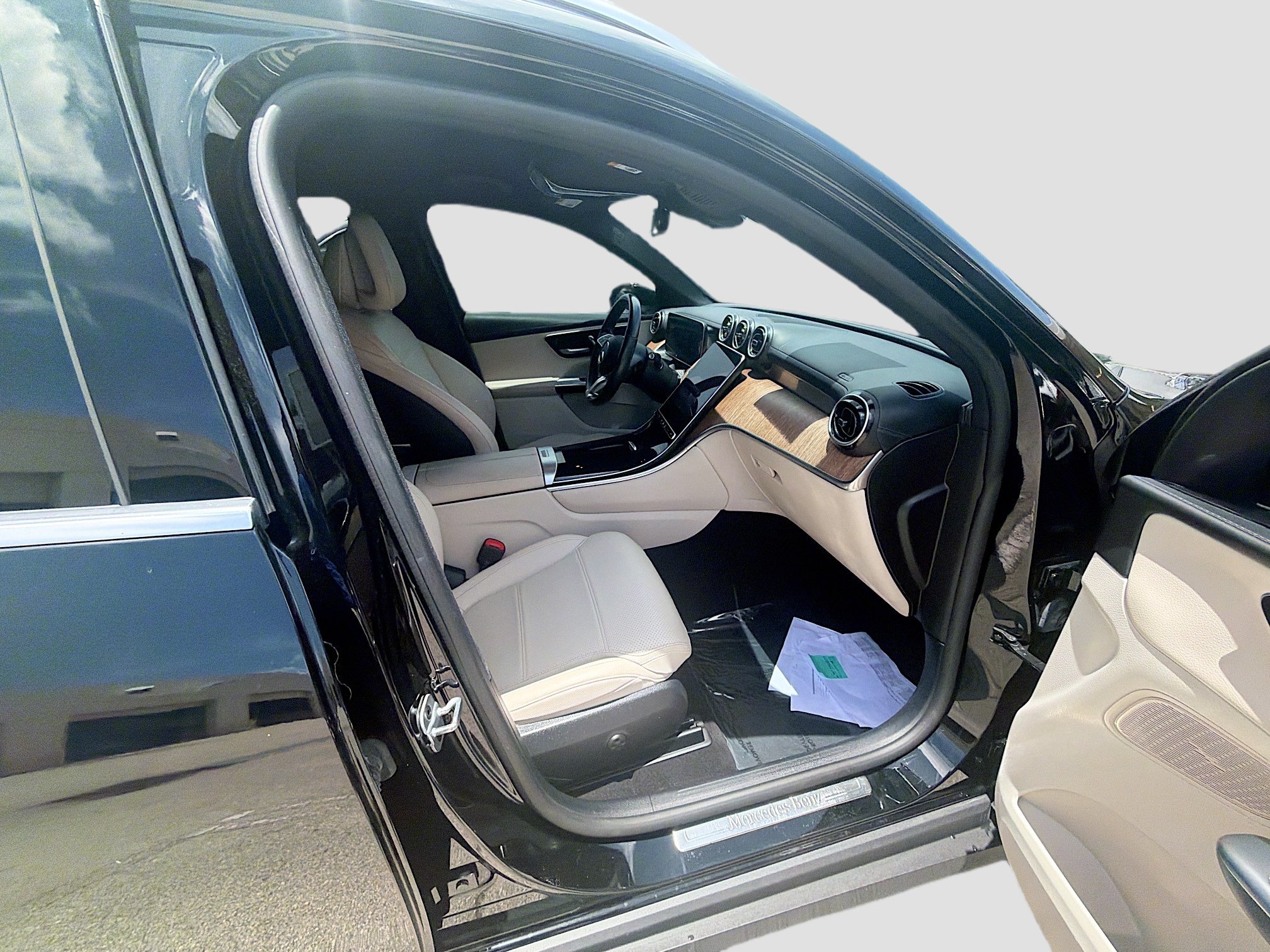 Used 2024 Mercedes-Benz GLC 300 image 31
