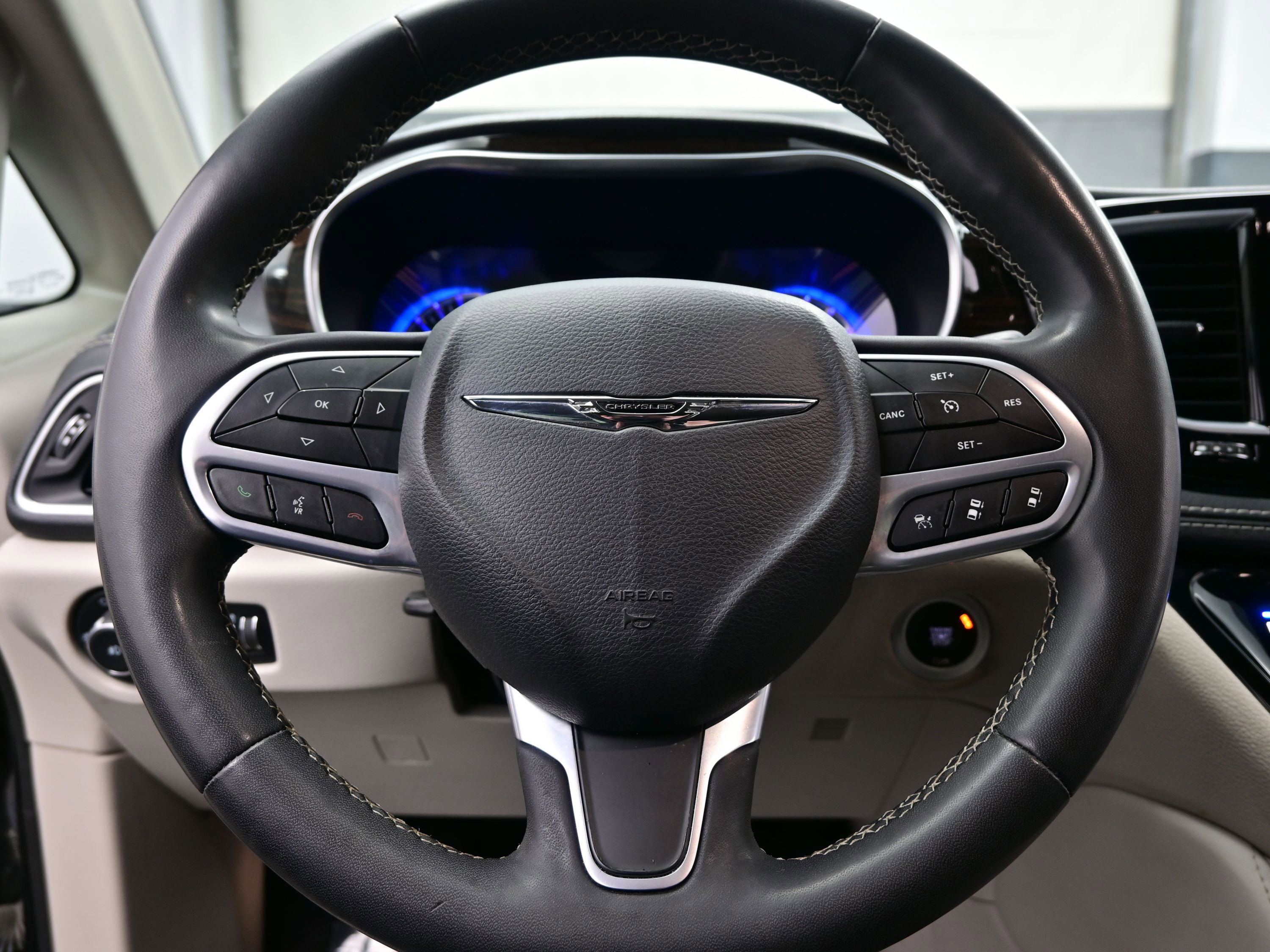 Used 2022 Chrysler Pacifica Limited image 23