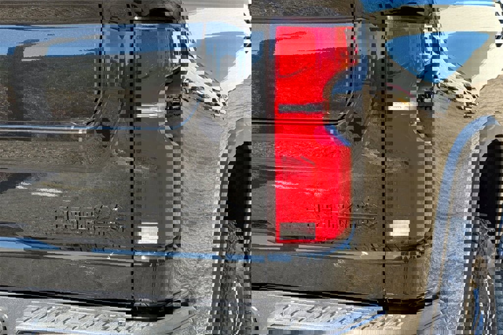 New 2025 Chevrolet Silverado 3500 High Country w/ High Country Premium Package image 25