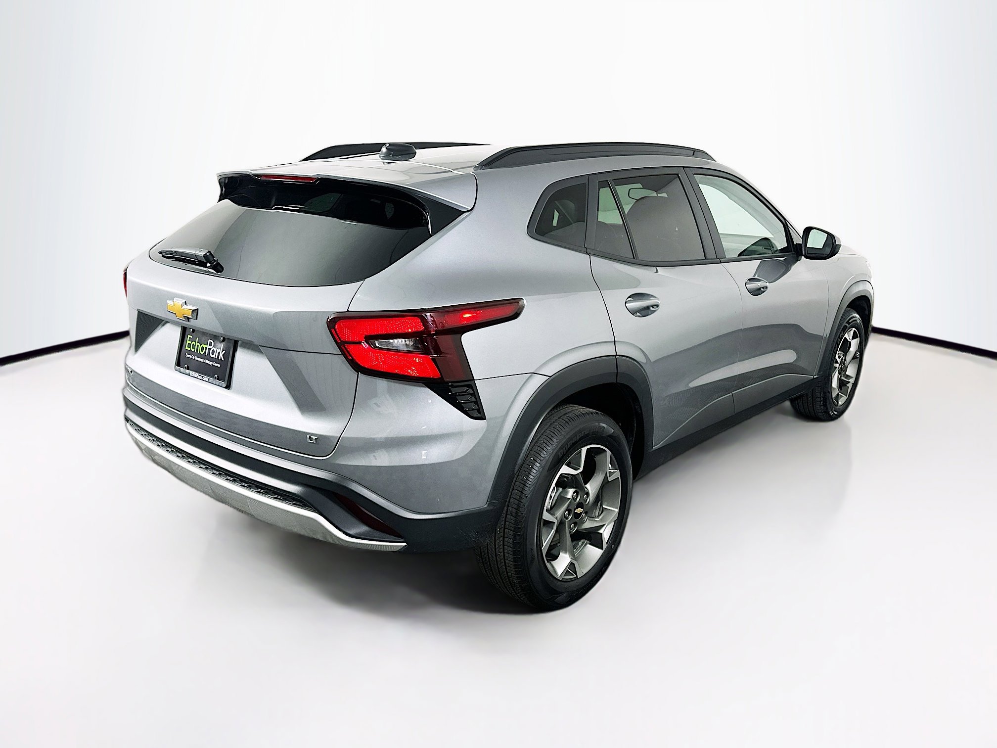 Used 2025 Chevrolet Trax LT w/ LT Convenience Package image 9