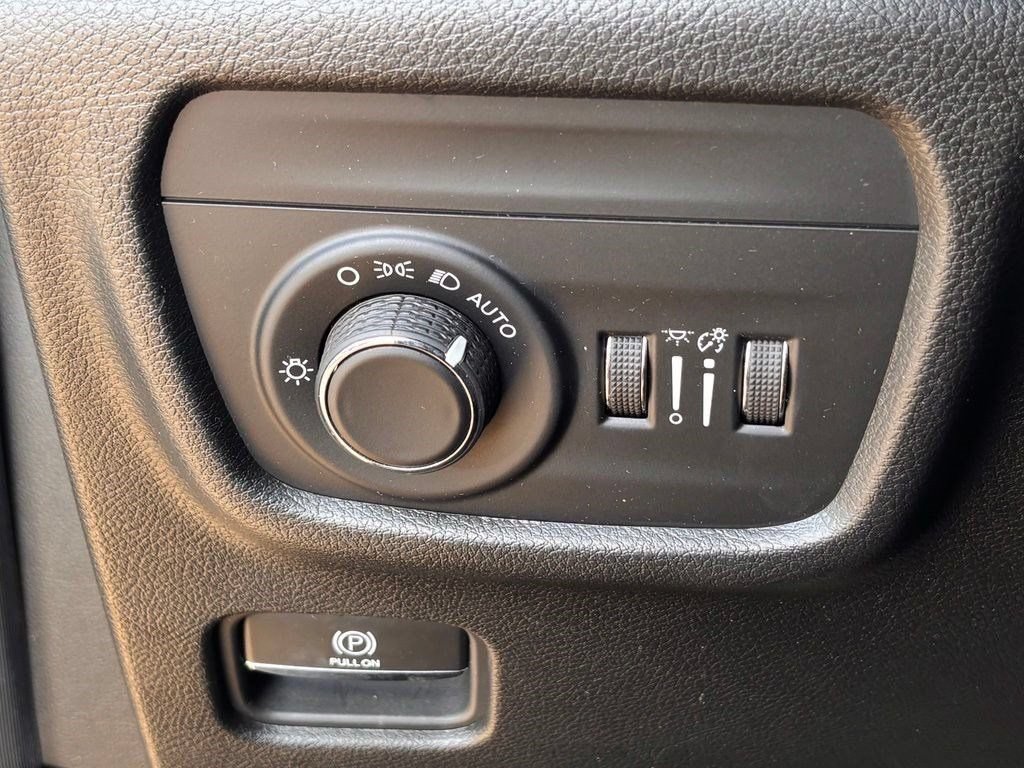 Used 2023 Jeep Grand Cherokee Altitude AWD/4WD image 20