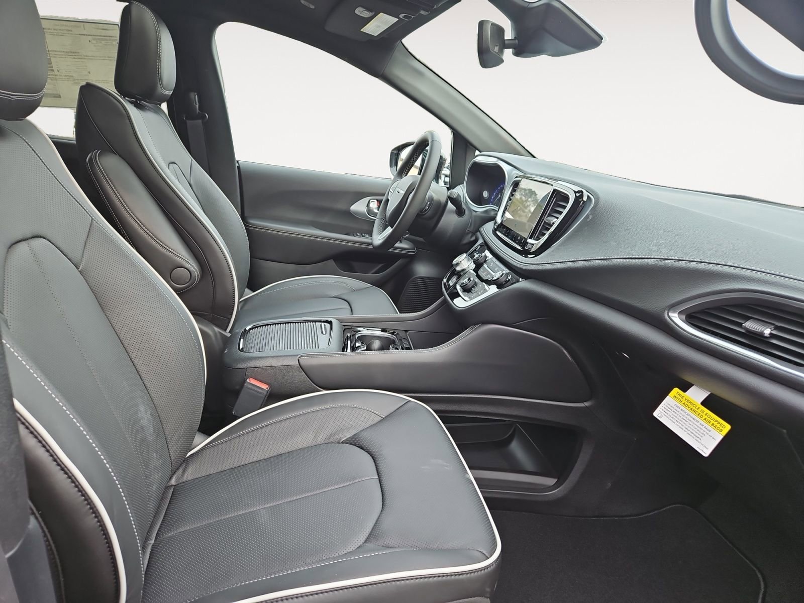 New 2026 Chrysler Pacifica Limited image 15