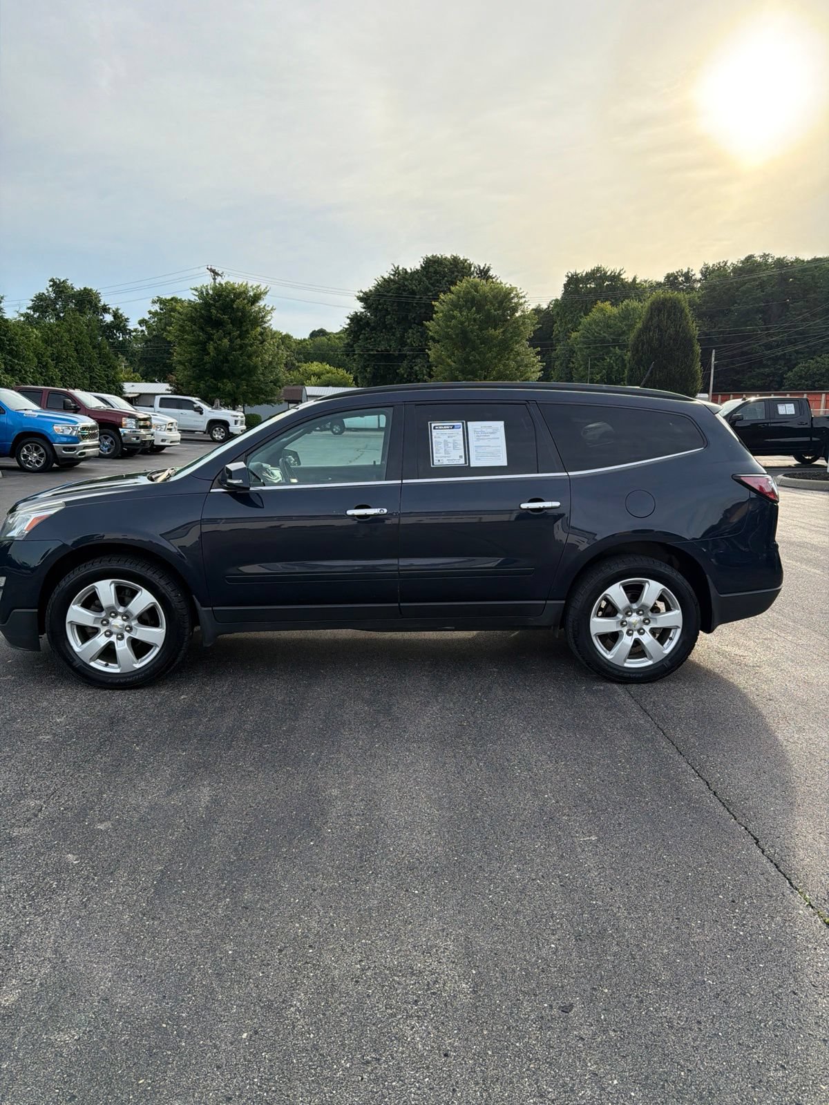 Used 2017 Chevrolet Traverse LT w/ Style and Technology Package AWD/4WD image 2