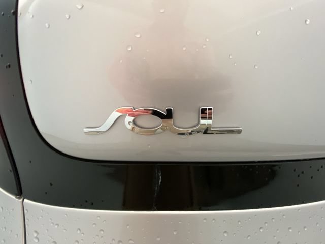 Used 2016 Kia Soul ! FWD image 25