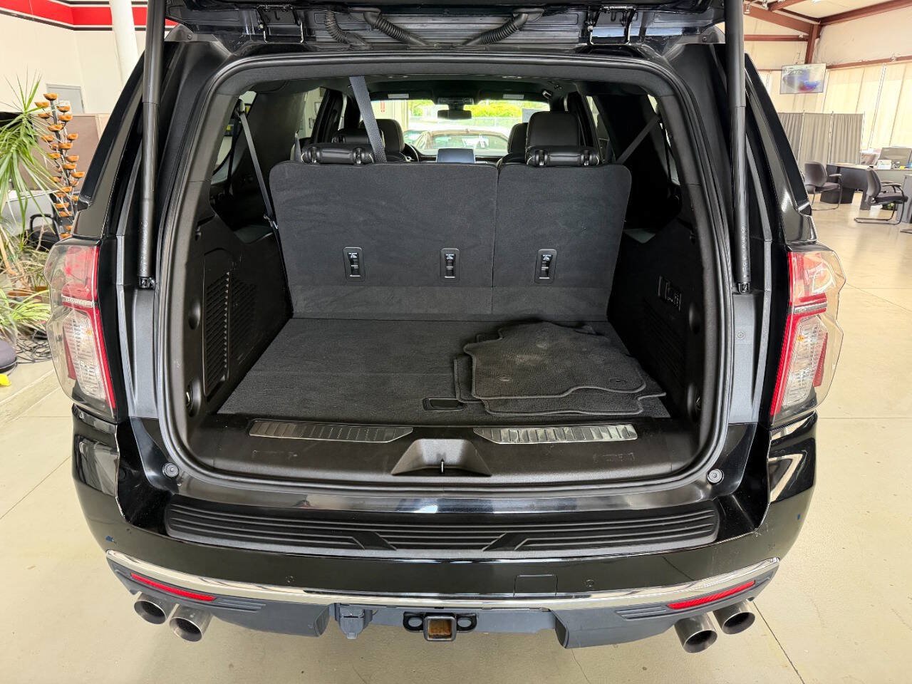 Used 2021 Chevrolet Suburban Premier AWD/4WD image 9