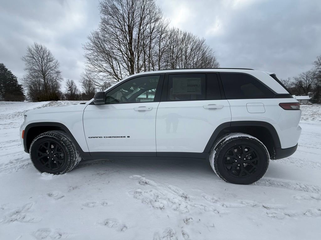 New 2026 Jeep Grand Cherokee Altitude AWD/4WD image 6