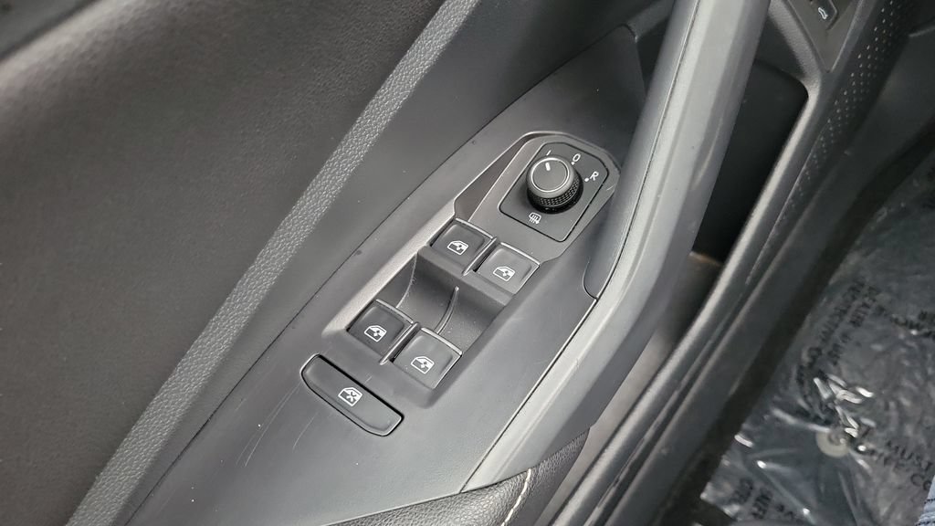 Used 2022 Volkswagen Jetta SE FWD image 18