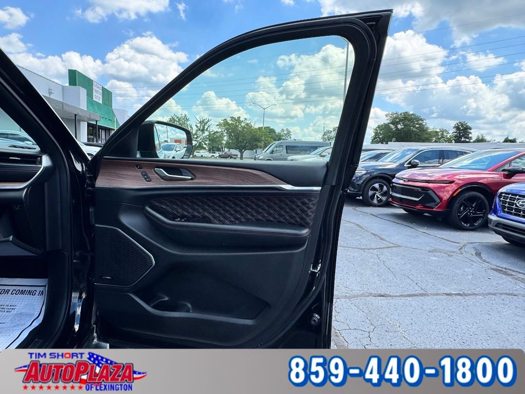 Used 2021 Jeep Grand Cherokee L Summit w/ Luxury Tech Group V AWD/4WD image 64