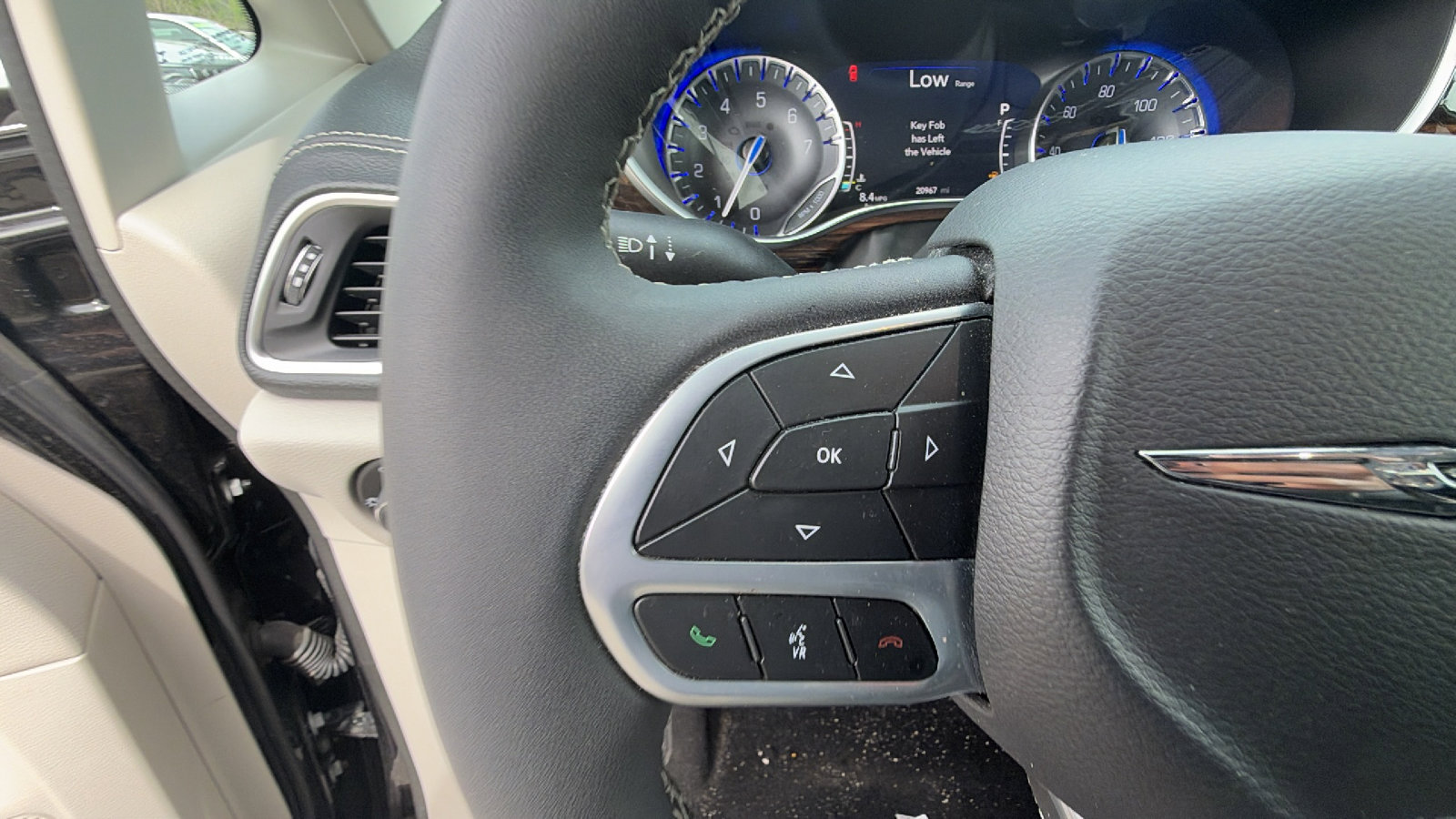 Used 2024 Chrysler Pacifica Limited image 27