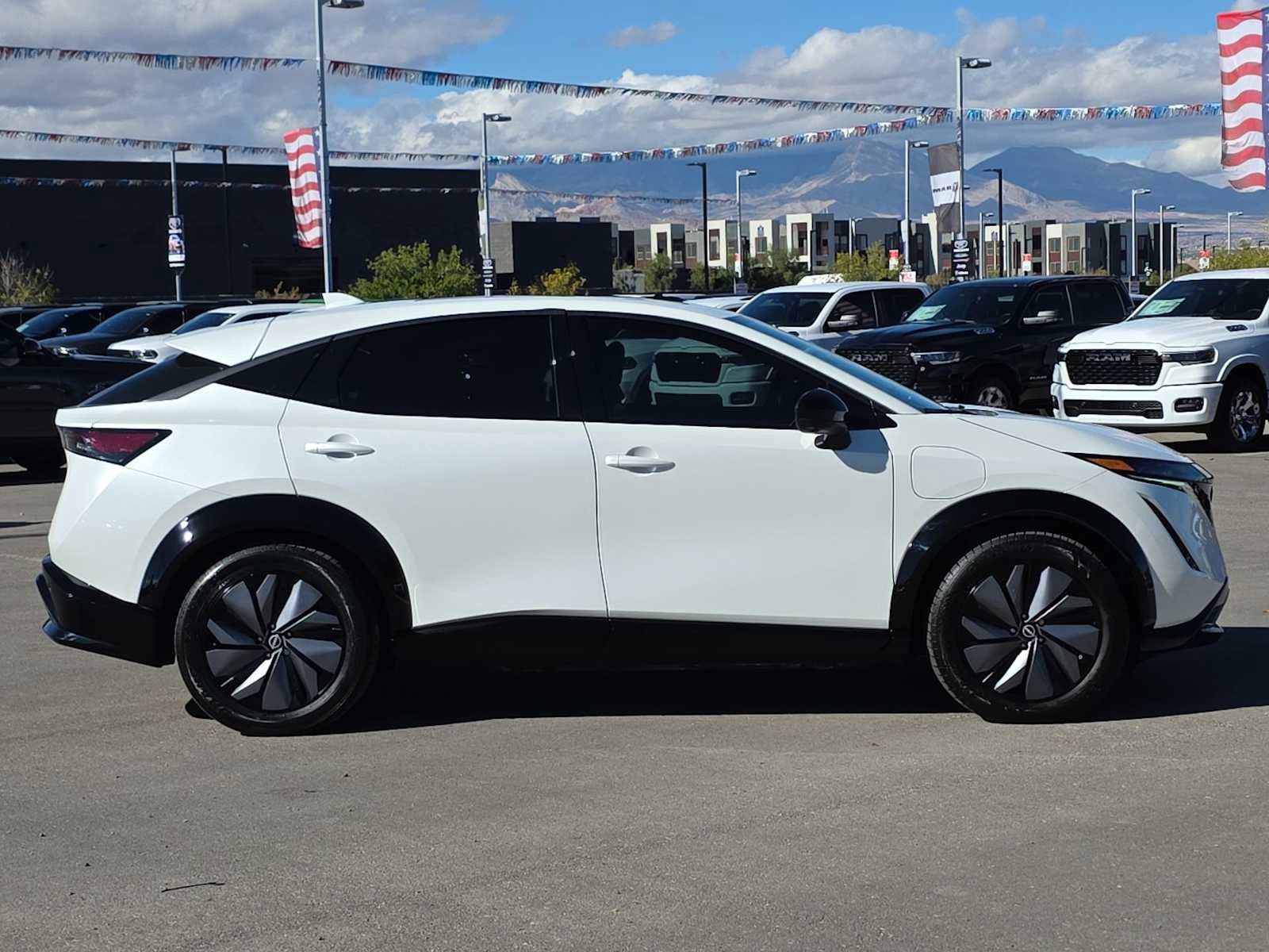 Used 2023 Nissan Ariya AWD image 9