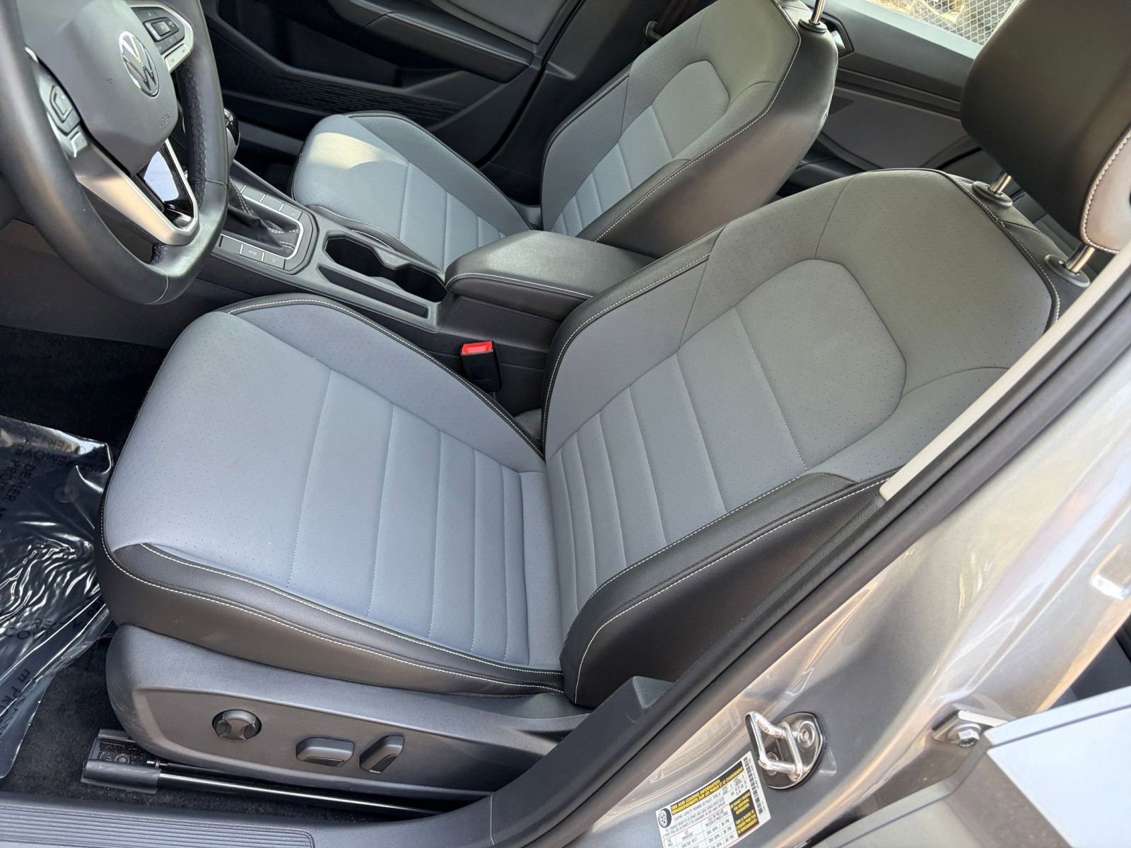 Used 2025 Volkswagen Jetta SE image 31